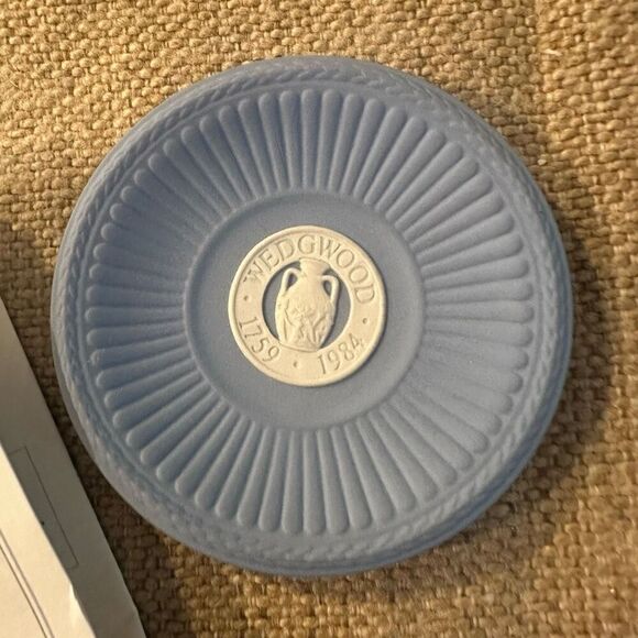 Wedgwood Vintage Blue Jasperware 225th Anniversary Small‎ Fluted Plate with Box - Picture 6 of 7